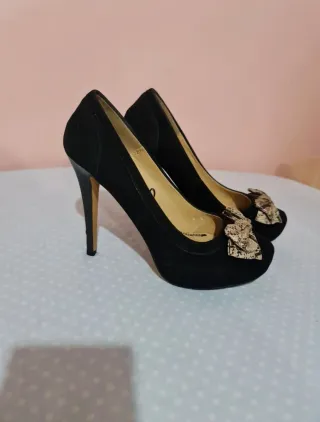 Zapatos tacón negros lazo serpiente T40