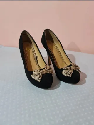 Zapatos tacón negros lazo serpiente T40