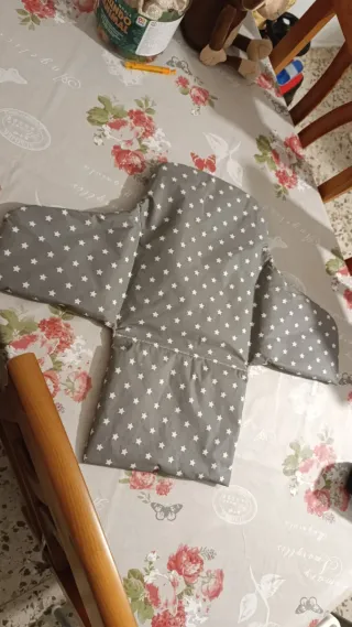 Cojín para trona Hauck Alpha estrellas grises