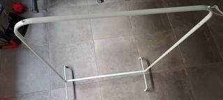 Perchero de pie blanco