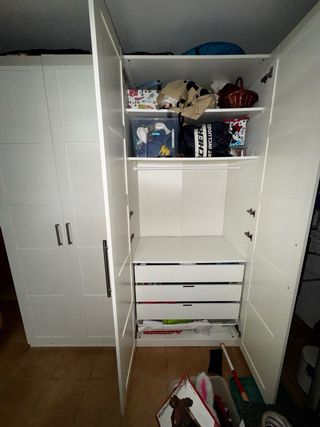 3 Armadi a giorno e 1 con cassetti 180€ 1UN