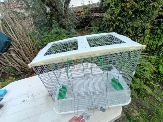 Gaiola para aves em bom estado