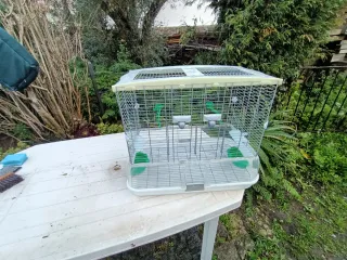Gaiola para aves em bom estado