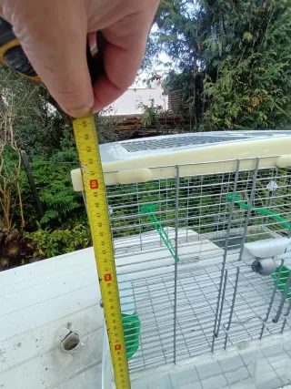 Gaiola para aves em bom estado