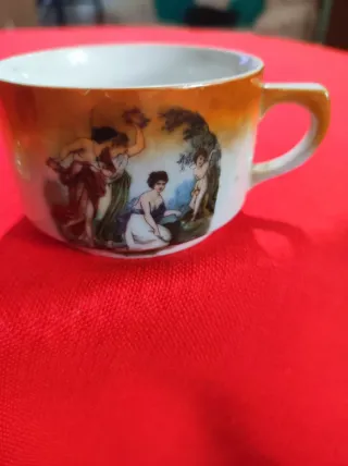 Lotto di porcellana antica: tazze e uova