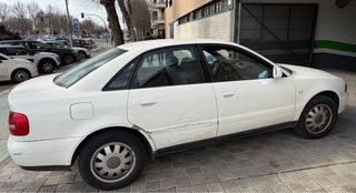 Audi A4 blanco en muy buen estado