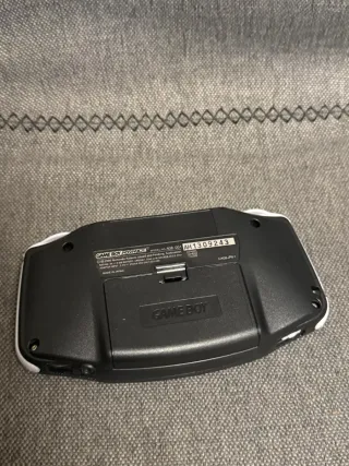Nintendo Game Boy Advance Negra y Blanca