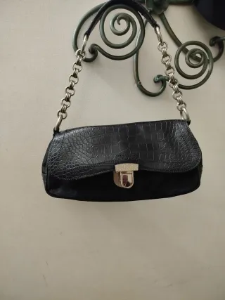 Borsetta nera con catena