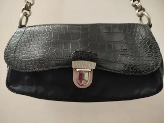 Borsetta nera con catena