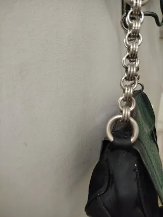 Borsetta nera con catena