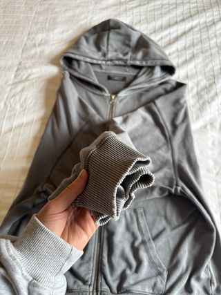 Sudadera gris con cremallera y capucha de Primark