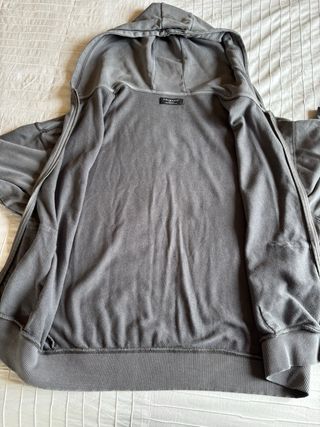 Sudadera gris con cremallera y capucha de Primark