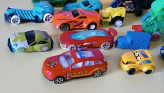 Lote de Juguetes: Coches, Trenes y Más