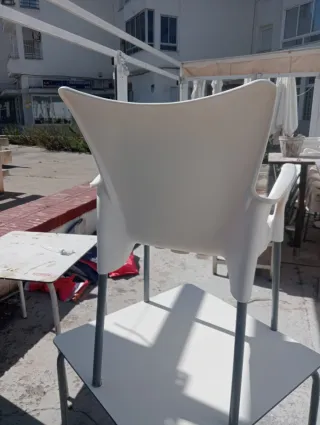 Tavolo e sedie da terrazzo in metallo