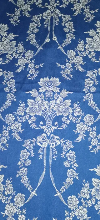 Tela antigua floral azul y blanco