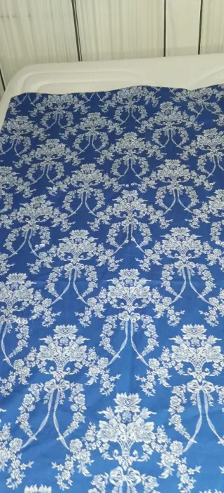 Tela antigua floral azul y blanco