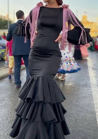 Traje de flamenca negro con volantes