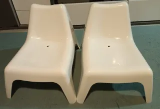 1 Silla infantil blanca de plástico