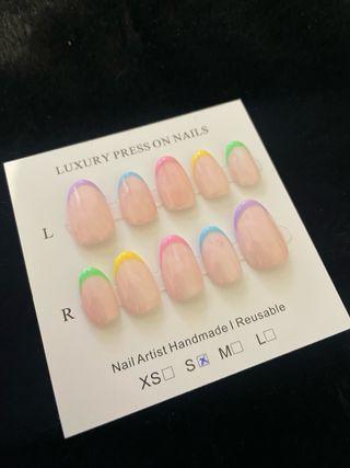 Uñas press on echas a mano!!