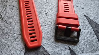 CORREA ORIGINAL GARMIN QUICKFIT 26mm. COLOR ROJO.