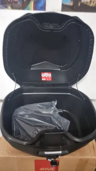 Baúl Givi B360NT2 Negro Nuevo