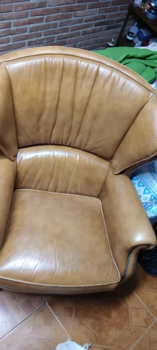 Sillón antiguo de piel recio negociable