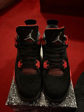 Jordan 4 Retro Thunder Negro Rojo