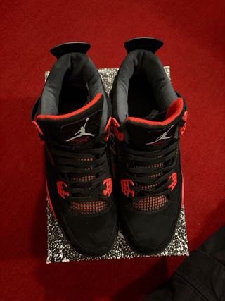 Jordan 4 Retro Thunder Negro Rojo