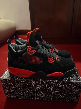 Jordan 4 Retro Thunder Negro Rojo