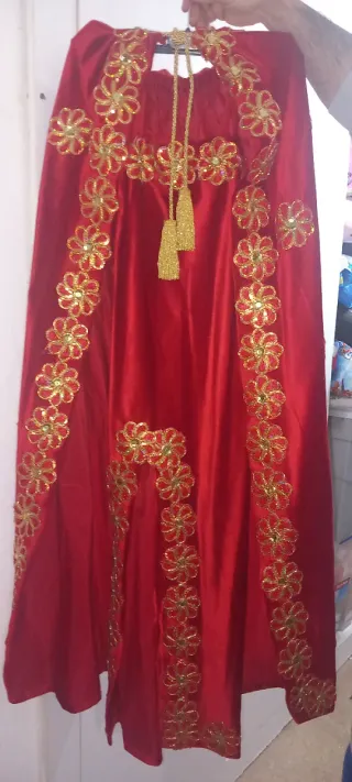 Vestido rojo y dorado niña  capa kita y pon