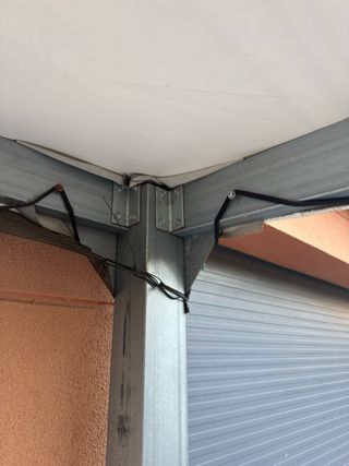 Porche inoxidable con lonas aislantes