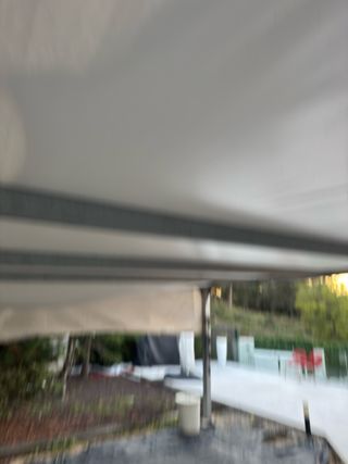 Porche inoxidable con lonas aislantes