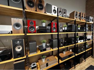 𝐂𝐨𝐦𝐩𝐫𝐨 𝐀𝐥𝐭𝐚𝐯𝐨𝐜𝐞𝐬 𝐇𝐢𝐅𝐢 𝐉𝐁𝐋 𝐁&𝐖 𝐊𝐄𝐅 𝐖𝐡𝐚𝐫𝐟𝐞𝐝𝐚𝐥𝐞.