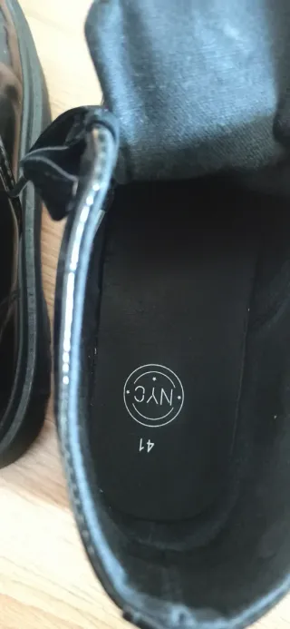 Botines negros charol con cordones