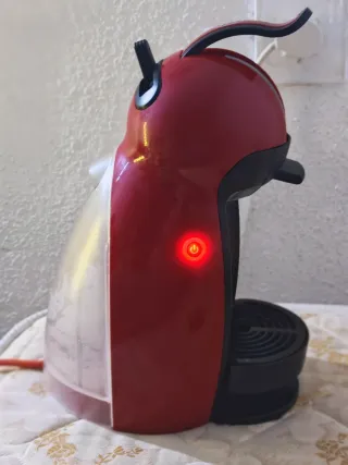 Cafetera Dolce Gusto Roja