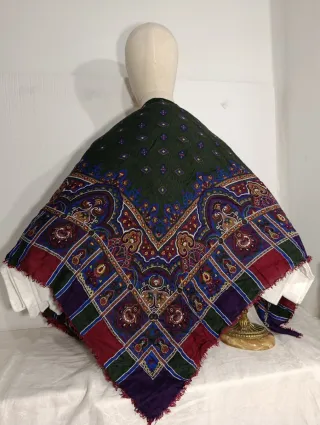 PRECIOSO PAÑUELO ANTIGUO INDUMENTARIA TRADICIONAL