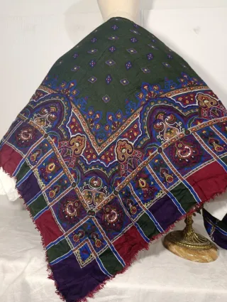 PRECIOSO PAÑUELO ANTIGUO INDUMENTARIA TRADICIONAL