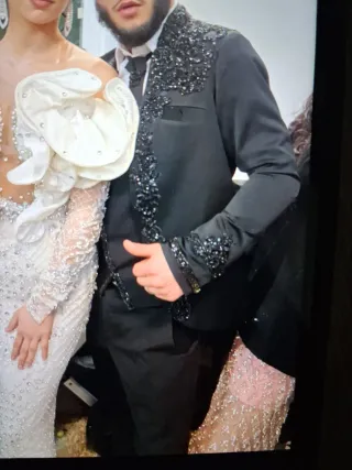 Traje de pedrería con corbata chaleco y chaqueta