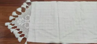 Centro de Mesa Bege/Branco com Franjas