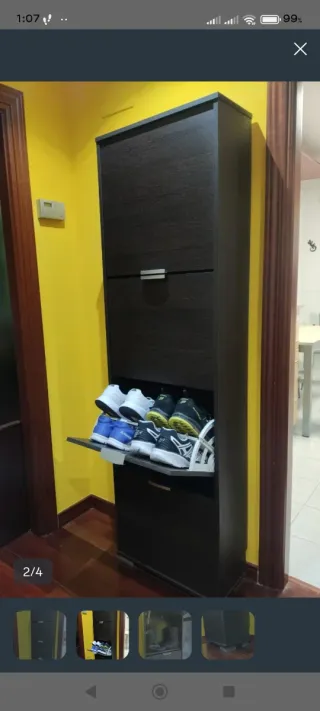 Zapatero de madera oscuro