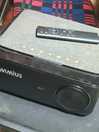 Proyector Wimius con funda y pantalla
