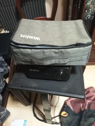 Proyector Wimius con funda y pantalla