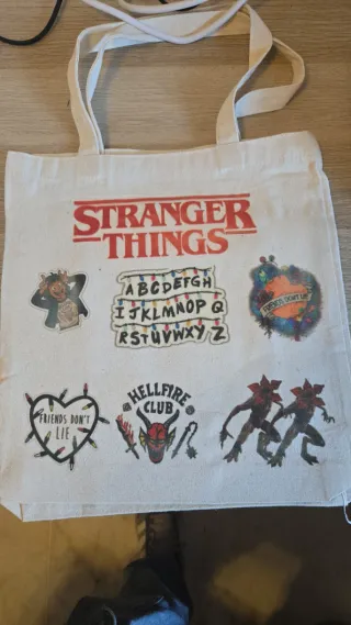 Bolso Stranger Things con bolsillo