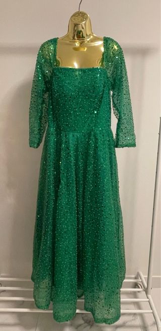 Vestido de gala verde com lantejoulas