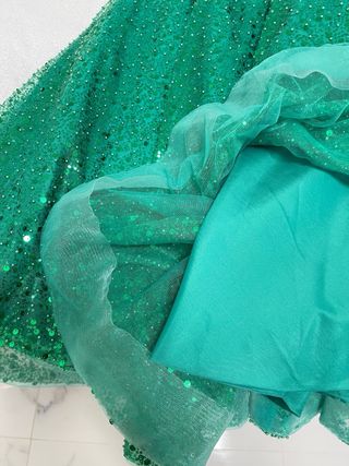 Vestido de gala verde com lantejoulas