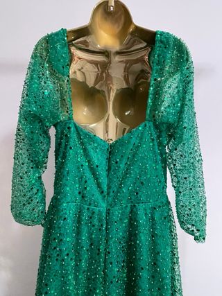 Vestido de gala verde com lantejoulas