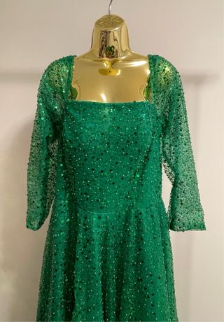 Vestido de gala verde com lantejoulas