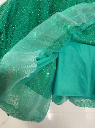 Vestido de gala verde com lantejoulas