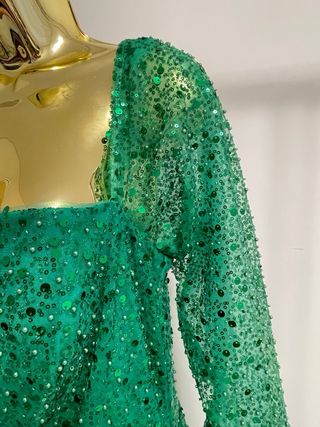 Vestido de gala verde com lantejoulas
