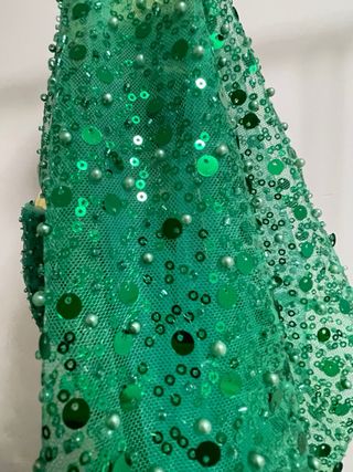 Vestido de gala verde com lantejoulas